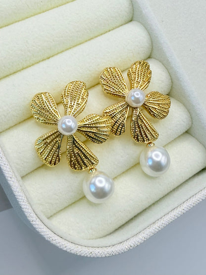 Earring Flower Pearl (A025)