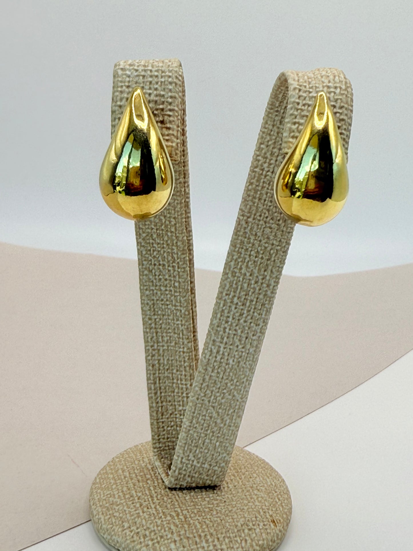 Earrings Medium Drop (A023)