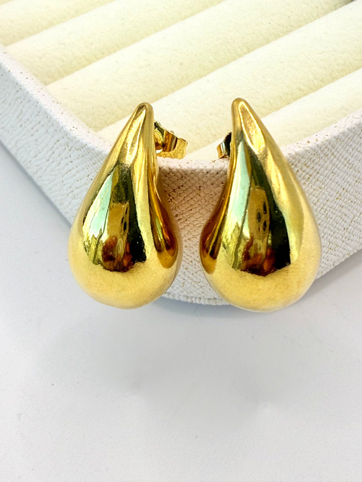 Earrings Medium Drop (A023)