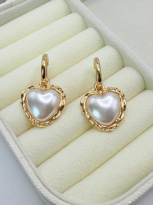 Earrings pearl heart (A007)